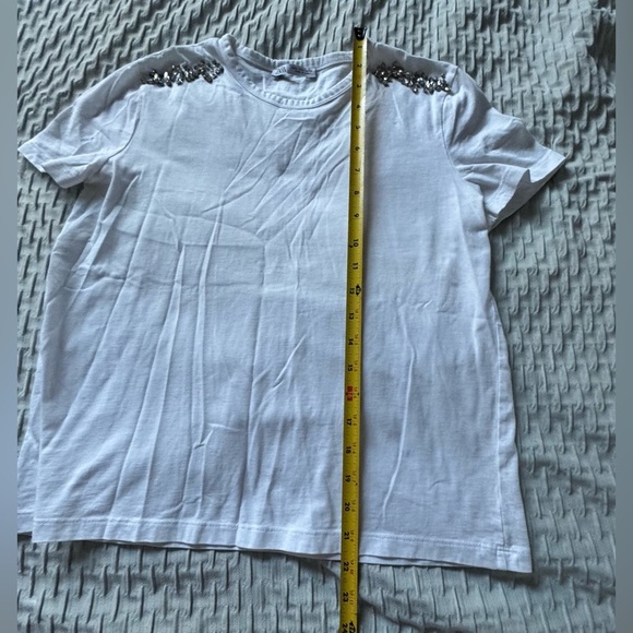 Zara Classic White Tee with Embellishments on the shoulders. - Picture 9 of 9